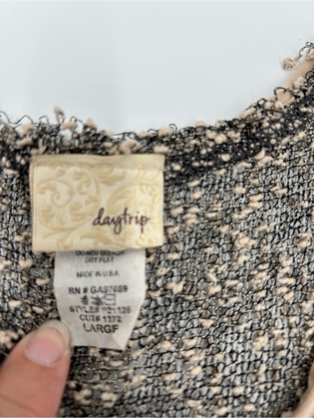 Daytrip Beige Studded Body Black Marled Sleeve Graphic Raglan Long Sleeve Top L - Picture 2 of 11